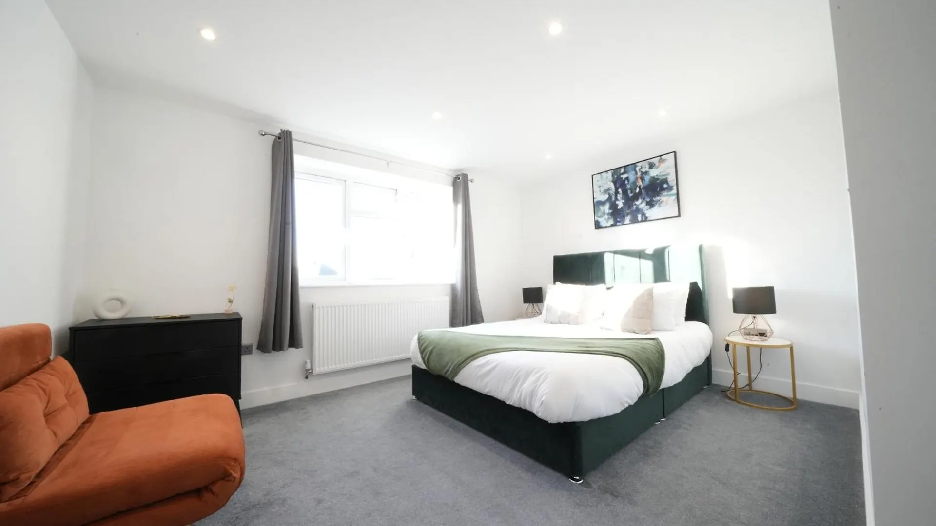 Stylish Rooms Near Heathrow - Quick Airport Access! Stanwell Homestay